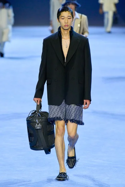 Look 25